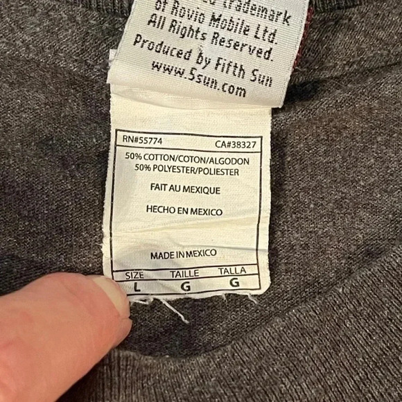 ANGRY Birds short sleeve graphic t-shirt
Size: large  (runs small) - Picture 4 of 8